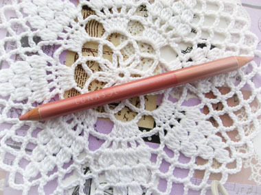 Today's beauty notes-そのままでも完成　ルナソルのダブルリップライナー